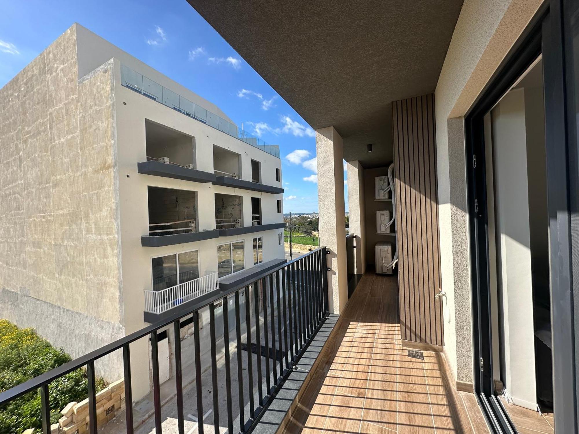 Brand New 2 Bedroom In Hal Apartment
